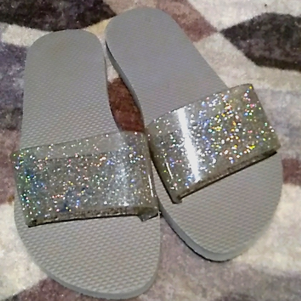 Sparkle Slides Beach / Pool - Picture 3 of 8